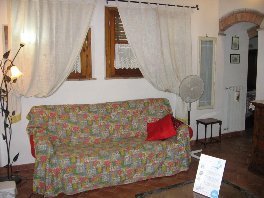 La Capanna Di Sovestro Hotel San Gimignano Buitenkant foto